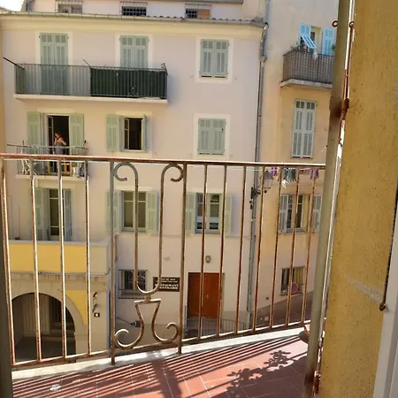Апартаменты 4 Rue Guigonis